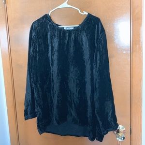 Large crushed velvet black top